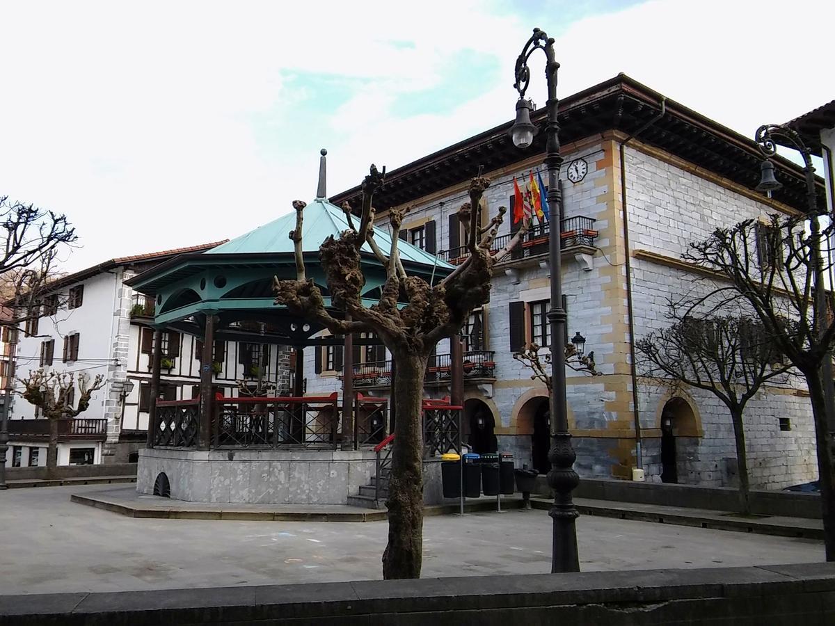 Hostal Ekaitza Ξενοδοχείο Lesaka Εξωτερικό φωτογραφία